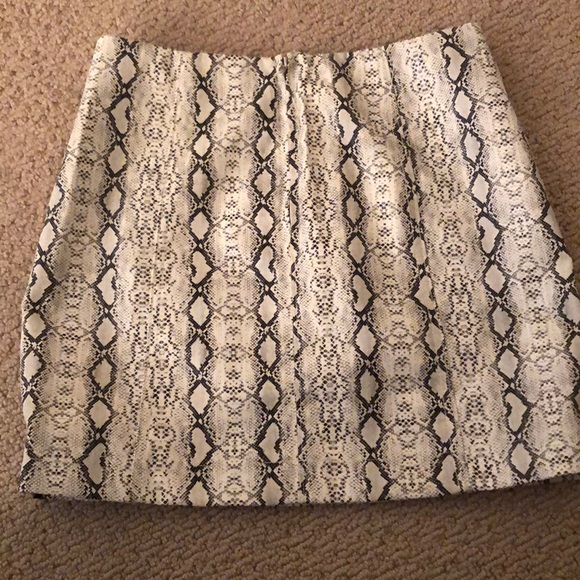 Mini skirt - Picture 2 of 4